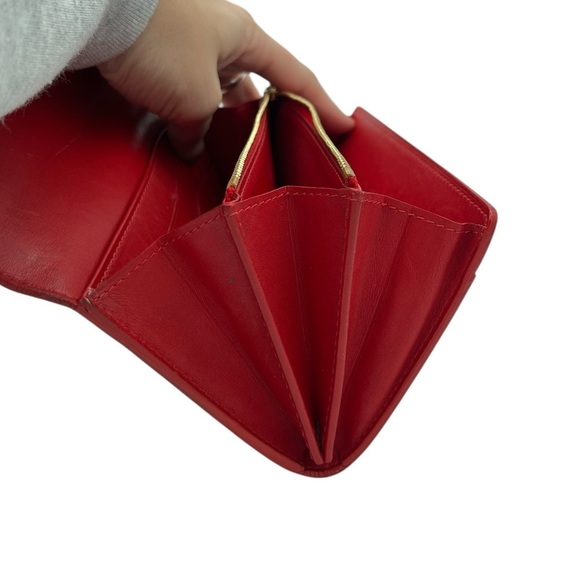 Pre-loved Louis Vuitton Red Vernis Sarah Wallet - Picture 9 of 13